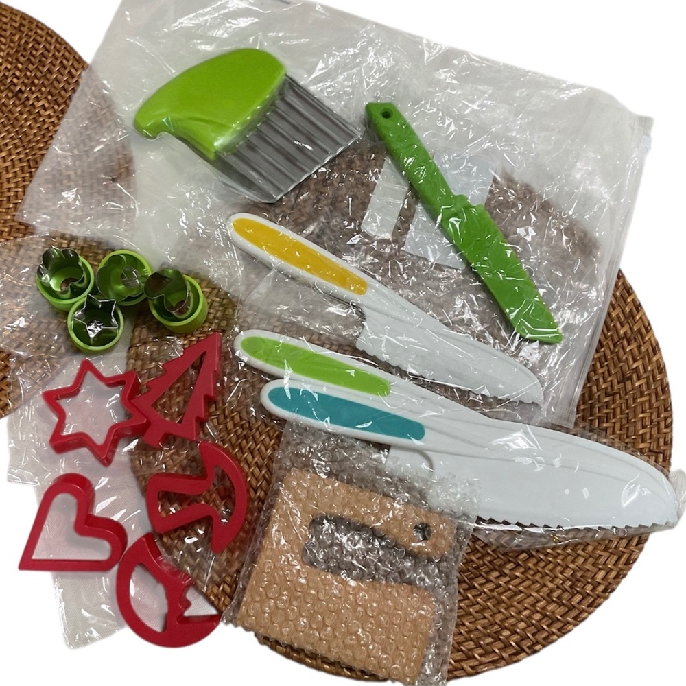BUNDLE kiddos kitchen accessories NEW